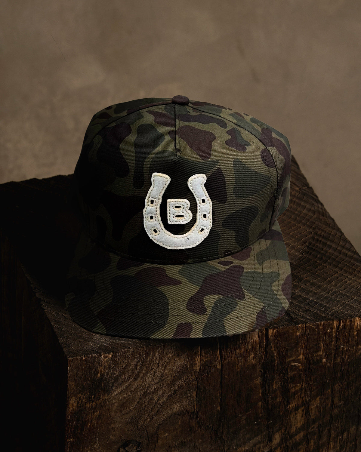 Horseshoe Appliqué Hat - Camo Bradley Mountain 