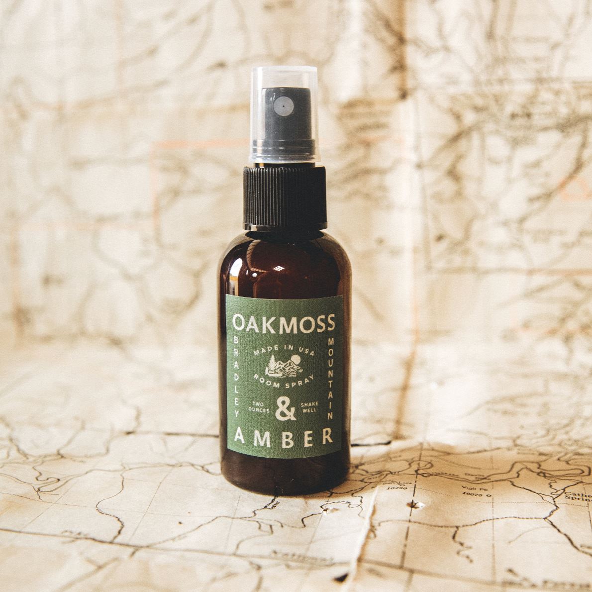 Oakmoss & Amber Travel Room Spray Bradley Mountain 